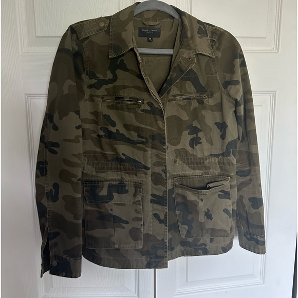 Romeo & Juliet Couture Jackets & Blazers - Women’s Camo Jean Jacket - M - EUC